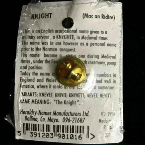 Irish family crest enamel lapel pin Knight NEW - Picture 3 of 3